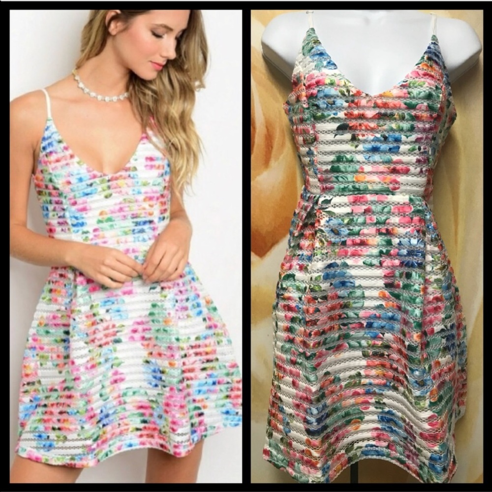 ❣️ Sale was 45$ down sizing ❣️ Adorable colorful fit and flare dress